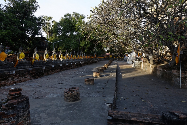 Wat Yai Chai Monkon-051